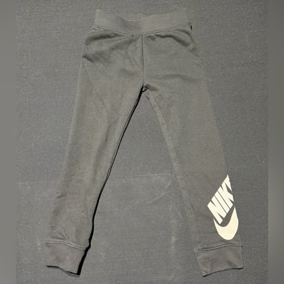 Nike Girls Hoodie and Sweatpants Outfit - Picture 2 of 3